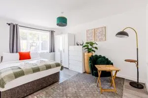 Stunning 2 Bedroom, 5 min walk to Hanger Lane Station - Brent