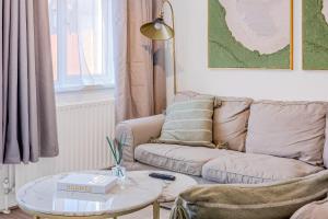 2BR Bungalow By Stay Aura Short Lets & Serviced Accommodation London With Free WiFi & Close to Hanger Lane Station