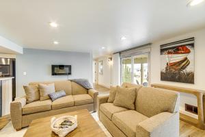 Swim and Fish! Lakefront Clarklake Apt with Hot Tub