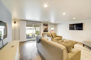 Swim and Fish! Lakefront Clarklake Apt with Hot Tub