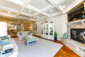 Swim, Hike & Chill: Spacious Ocean View Townhome!