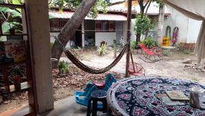 casa en pleno centro con jardin y arbolesfrutales