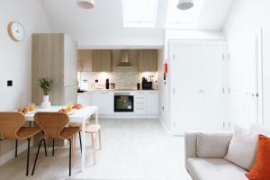 Luxury 2 BD with Free Parking & WIFI, Near Train Station and Stockport Hospital