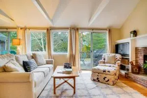 Furnished Deck Retreat on Mashpee River! - Cotuit