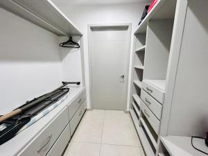 a pie de playa con vista al mar by G P S rentas