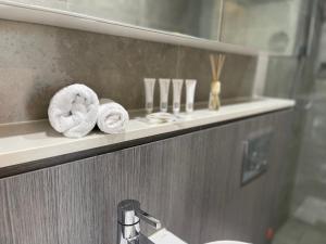 Olympic Park Delight - 2 Bdrm -Parking - Views