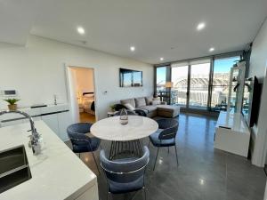 Olympic Park Delight - 2 Bdrm -Parking - Views