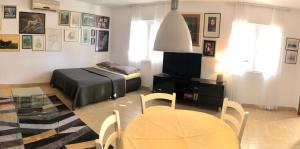 Apartments by the sea Prvic Luka, Prvic - 21276