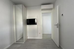 Apartments with parking space Trogir - 23948