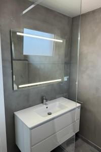 Apartments with parking space Trogir - 23948