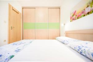 Apartments by the sea Povlja, Brac - 24129