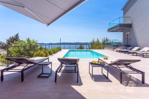 Ferienhaus In Mimice Mit Tollem Pool Und Meerblick