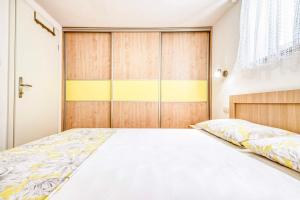 Apartments by the sea Povlja, Brac - 24129