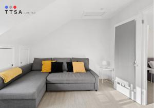 1-Bedroom Apartment near East Croydon Station - 1