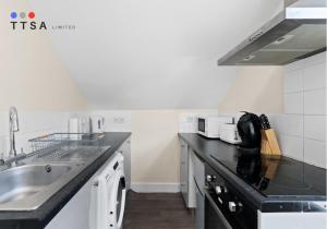 1-Bedroom Apartment near East Croydon Station - 1
