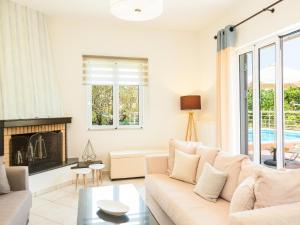 Villa in Prines with Private Pool