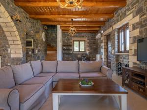 Charming Family Villa with Pool in Koxare