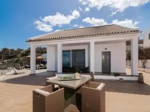 Villa with Jacuzzi, pool and views in Tragaki - Tragaki