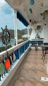 Aptartamentos Temáticos con balcón panorámico frente a la Playa