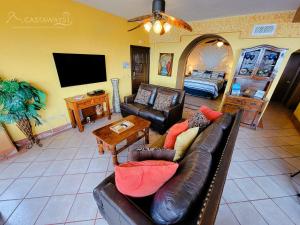 Las Gaviotas Condo 424 - Rustic Charm by the Waves