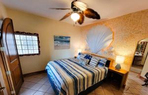 Las Gaviotas Condo 424 - Rustic Charm by the Waves