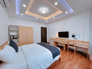 RoyalHomestay And Coffee