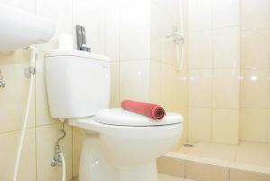 Best and Relax 2BR Springlake Summarecon Apartment By Travelio