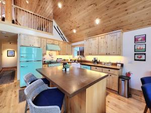 Das Bar Haus - Walk to Beach & Close to Ski Resort