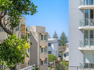 Surfside Six Unit 1 Bulcock Beach QLD