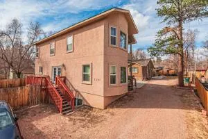 Huge Cozy Home with Many Bedrooms in Ivywild - Broadmoor