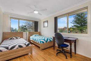 Sea-Eagle Sanctuary - views, pool, stroll to beach