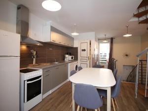 Appartements Triplex au 1er etage, 250 m des Thermes, proche commerces, WIFI, max. 6 pers., sans ascenseur - FR-1-415-107 : photos des chambres