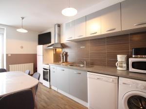 Appartements Triplex au 1er etage, 250 m des Thermes, proche commerces, WIFI, max. 6 pers., sans ascenseur - FR-1-415-107 : photos des chambres