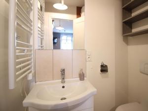 Appartements Studio RDC avec WiFi proche centre Mont-Dore - 2 couchages - 2 etoiles - Equipe et tout confort - FR-1-415-108 : photos des chambres