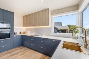 Stylish Family Getaway with Modern Comforts