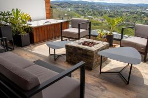 Luxury Guatapé Loft with Starlink WiFi & Jacuzzi