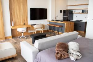 Luxury Guatapé Loft with Starlink WiFi & Jacuzzi