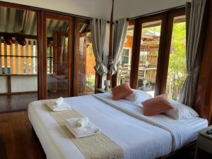 Ban Tha Ton Do Koh Yao noi