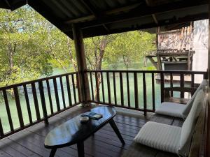 Ban Tha Ton Do Koh Yao noi