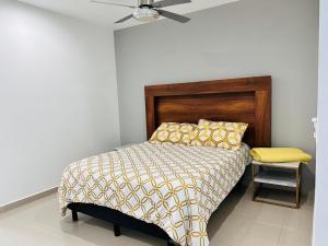 depa vista al atardecer y a pie de playa by G P S rentas