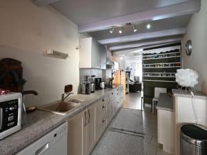 Charmante Maison de Village au Cœur de La Couarde-sur-Mer - FR-1-434-119