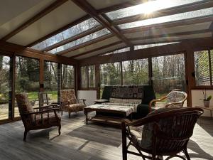 Maisons de vacances Maison spacieuse pres de la foret avec 3 ch. et WIFI - Nostang - FR-1-397-84 : photos des chambres