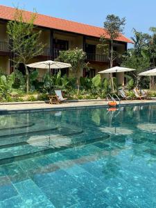 Hồ Đá Cổ Thiên Long Resort Hòa Bình