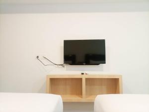 Comfy and Nice Studio at 27th Floor De Prima Apartment By Travelio