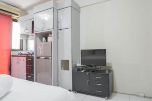 Comfortable Studio Room at Kebagusan City By Travelio