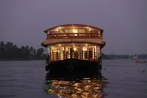 Royal Boathouse - Champakulam