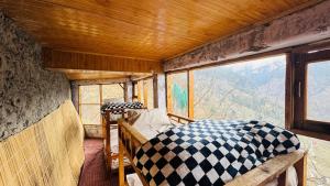 TLO-The Life Outdoor Hallan 1