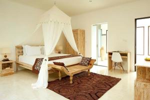 2BR Villa Central Seminyak,50 m walk to the beach