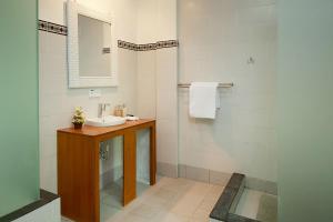2BR Villa Central Seminyak,50 m walk to the beach