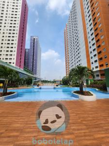 Apartemen Green Pramuka by BoboLelap